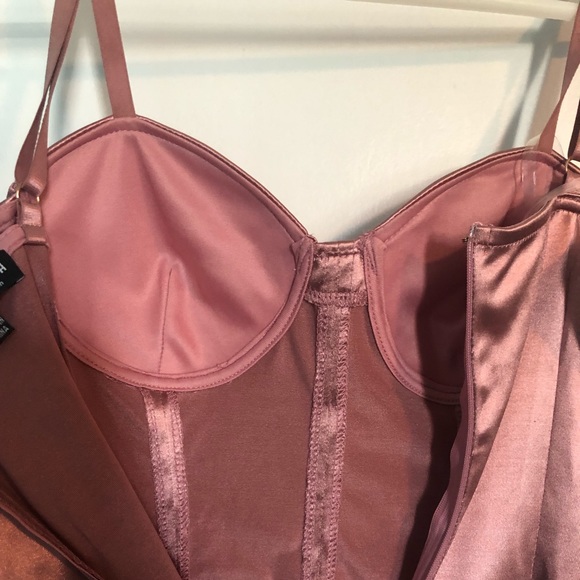 Fashion Nova satiny pink mauve bodycon dress - Picture 5 of 8